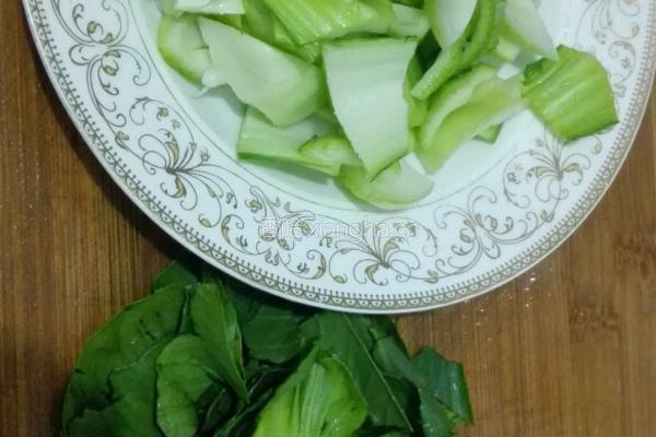 香菇炒油菜的做法图解1