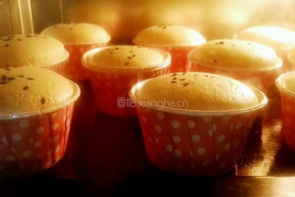 原味杯子蛋糕的做法图解10