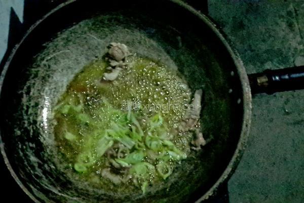 土豆炖茄子的做法图解2