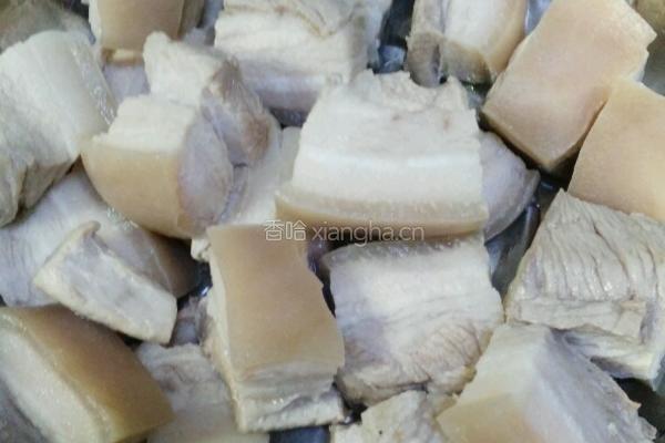 栗子红烧肉的做法图解1