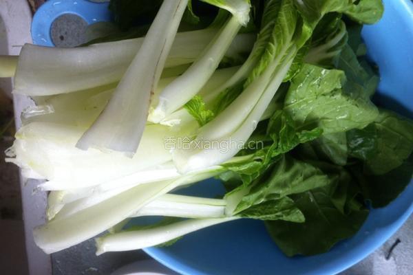 小白菜炒虾米的做法图解1