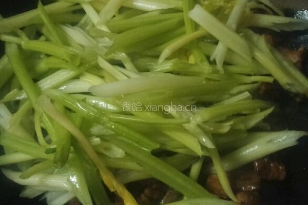 芹菜炒肉的做法图解6