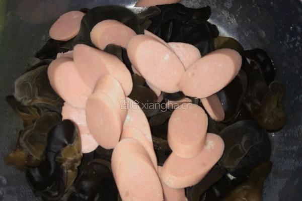 沙丁鱼木耳火腿炒饭的做法图解3
