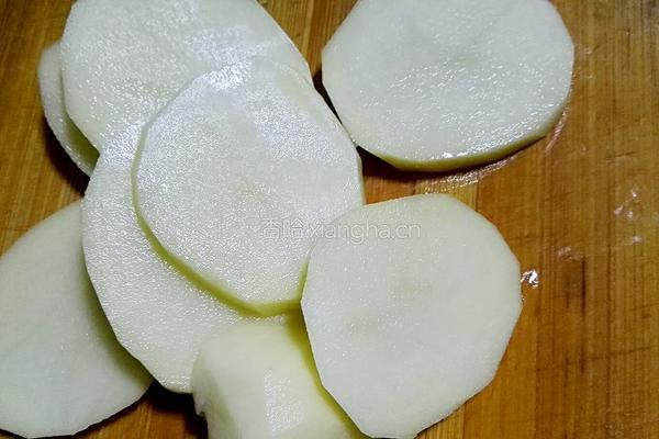 笑脸土豆饼的做法图解1