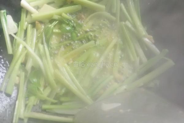 芹菜炒豆干的做法图解3