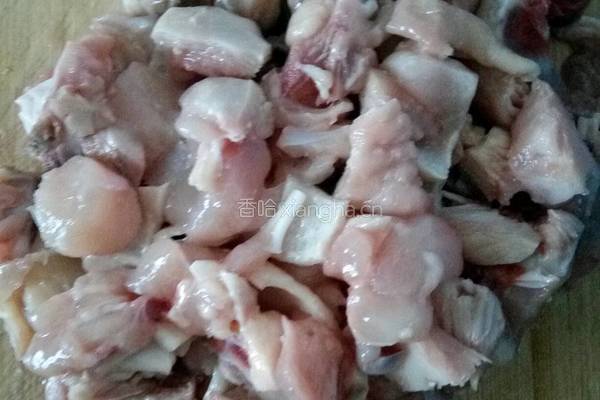 辣子鸡丁的做法图解1