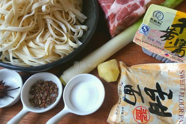 京味炸酱面的做法图解1