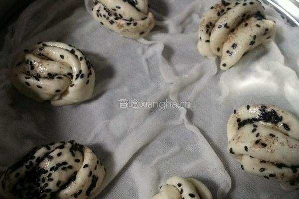 芝麻花卷的做法图解4