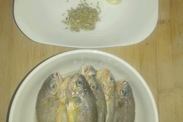 家炖小黄鱼的做法图解1