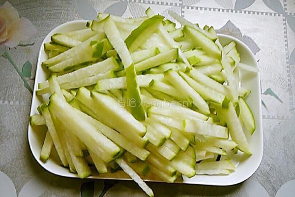 白萝卜条炒肉丝的做法图解1