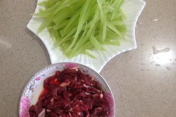 莴笋炒牛肉丝的做法图解1