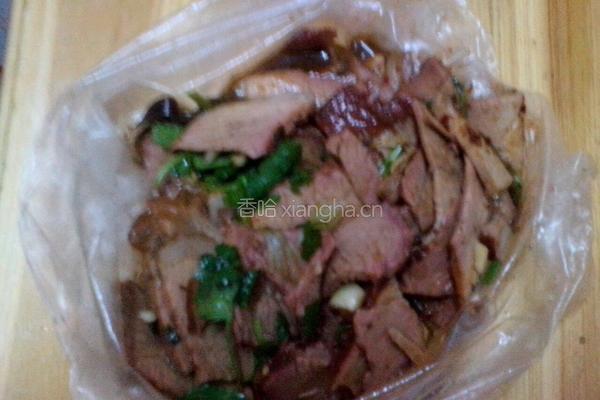 双椒回锅肉的做法图解1