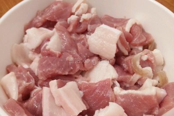 双椒香菇炒肉的做法图解1