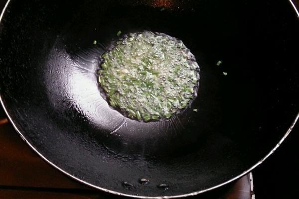 双椒香菇炒肉的做法图解4
