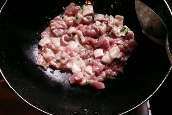 双椒香菇炒肉的做法图解5