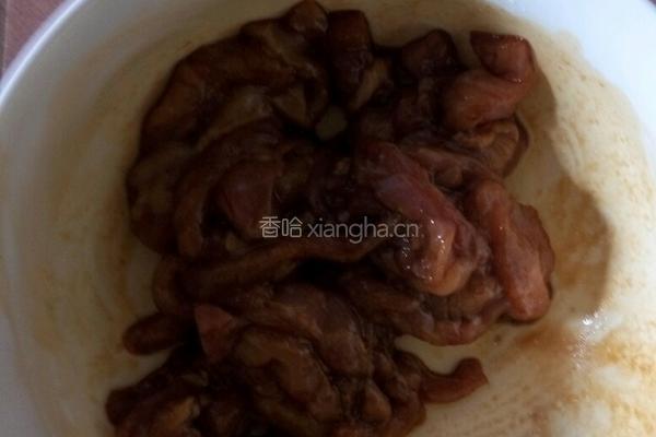 蒜苗炒肉的做法图解2