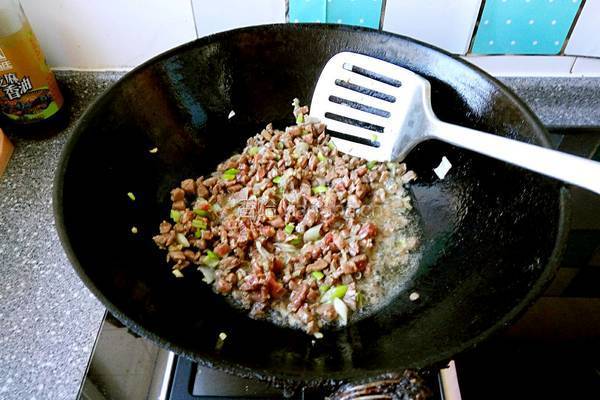 香菇牛肉酱的做法图解6