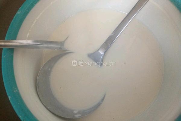 自制凉拌面皮的做法图解1