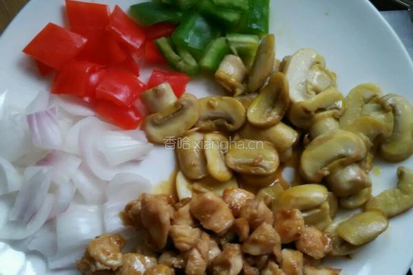 蘑菇鸡肉比萨的做法图解2