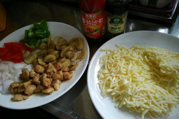 蘑菇鸡肉比萨的做法图解3