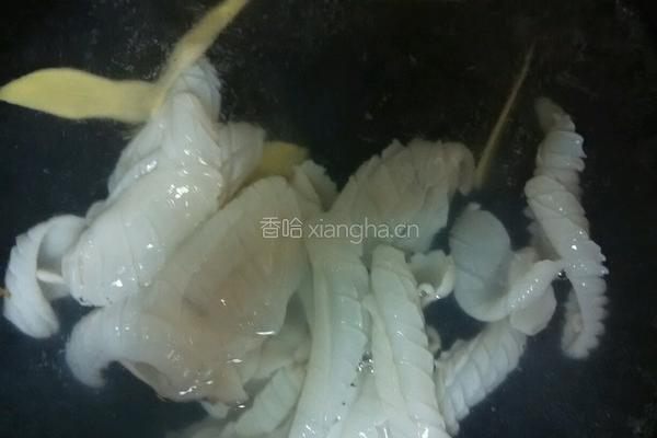 蒜苔炒鱿鱼的做法图解2