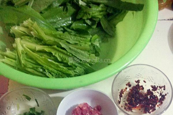 肉酱汁浇麦菜的做法图解1