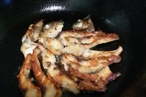 豆泡炖鱼的做法图解7