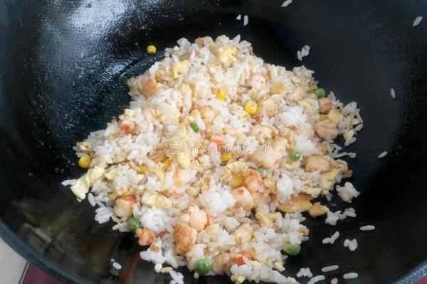 什锦虾仁蛋炒饭的做法图解7