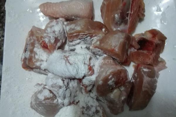红绿焖鸡腿的做法图解1