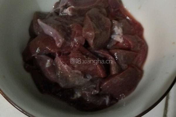 猪肝枸杞汤的做法图解1