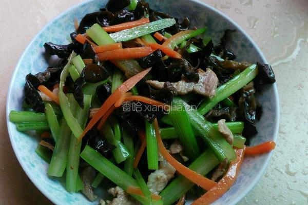 西芹云耳炒肉丝的做法图解7