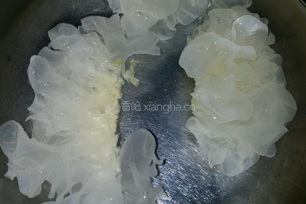 白灼雪耳的做法图解1