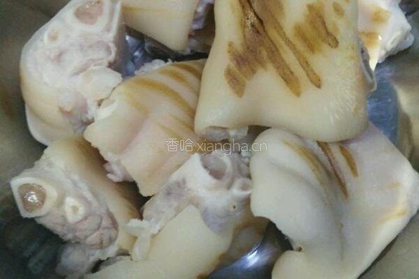 猪蹄花生藕冻的做法图解4