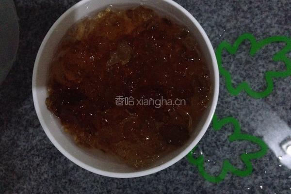 桃胶枸杞雪梨的做法图解2