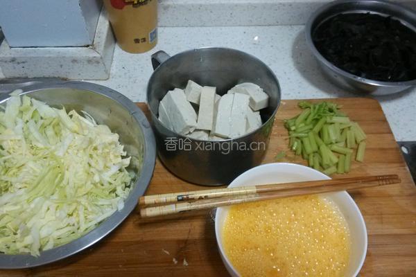 豆腐焖蛋的做法图解1