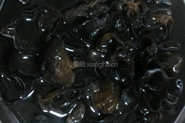 凉拌木耳的做法图解1