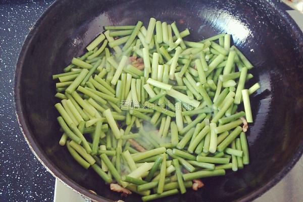 蒜薹炒肉的做法图解4