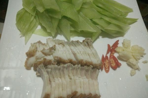脆皮烧肉炒青笋的做法图解1