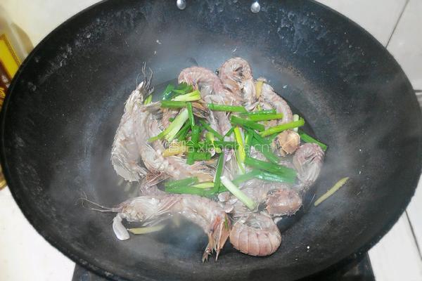 白灼濑尿虾的做法图解7