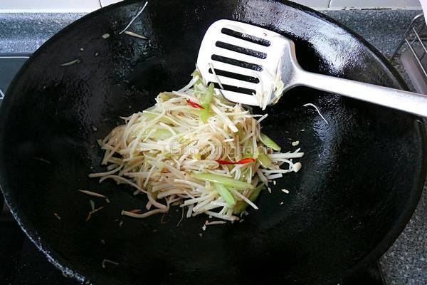 糖醋土豆丝的做法图解8