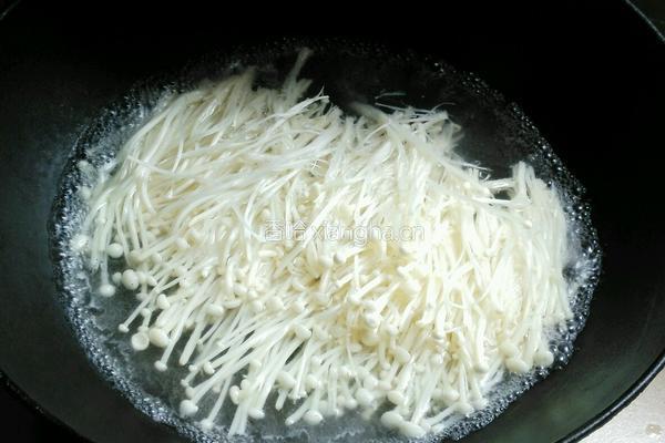 辣椒葱油淋金针菇的做法图解4