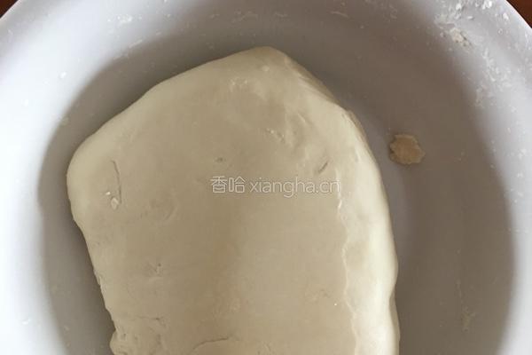 白菜香菇猪肉饺子的做法图解1