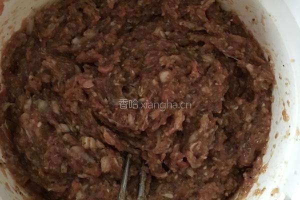 白菜香菇猪肉饺子的做法图解4
