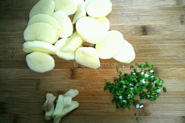 土豆烧鸡翅的做法图解2