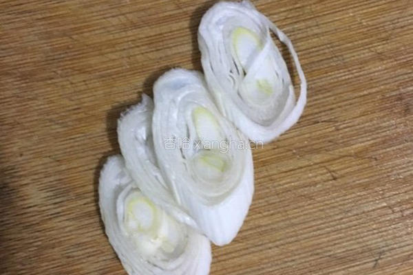 红烧鲈鱼的做法图解3