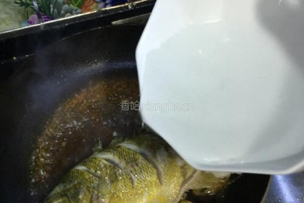 红烧鲈鱼的做法图解10