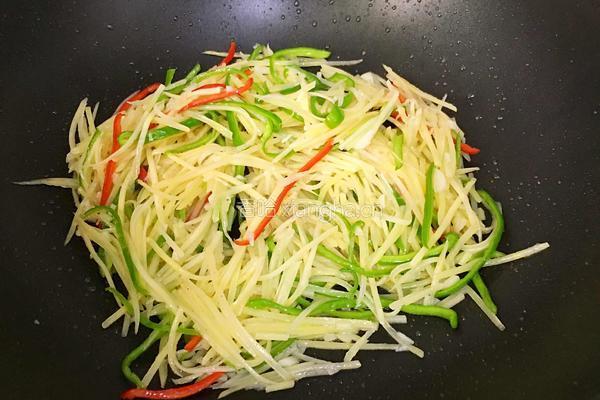 青椒土豆丝的做法图解8