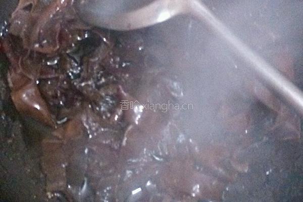 豆腐木耳炒肉的做法图解2