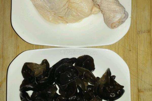 香菇木耳蒸鸡的做法图解1