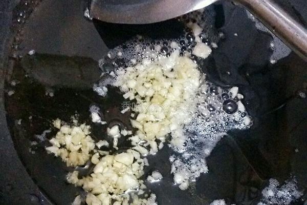 蒜蓉肉汁灼白菜的做法图解6
